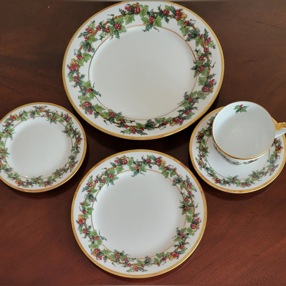 Royal Gallary-Holly & Ivy- 5 Pc Place Setting